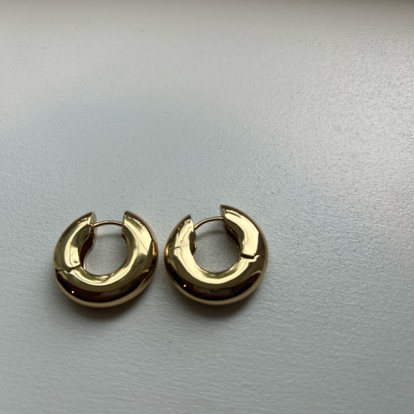 Elegant Gold Hoop Earrings - Picture 2 of 3